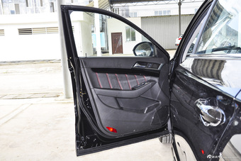 2015款猎豹CS10 2.0T手动卓越版 纽约黑