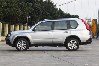 2016款风度MX6 2.0L自动两驱梦想版 沙滩银