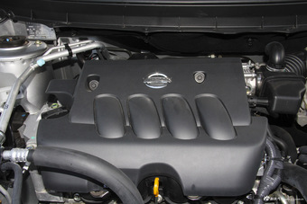 2016款风度MX6 2.0L自动两驱梦想版 沙滩银