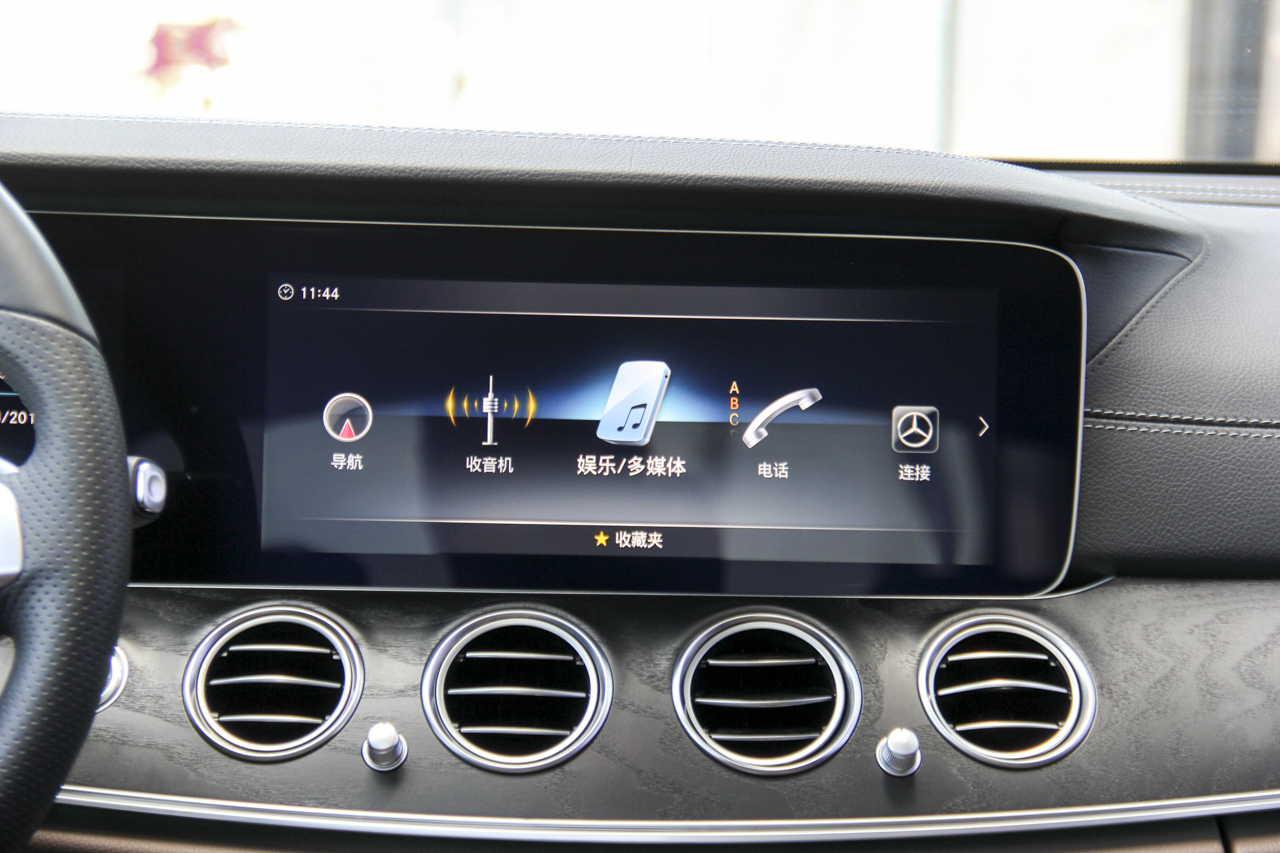 2018款奔驰E级改款2.0T自动 300L 豪华型