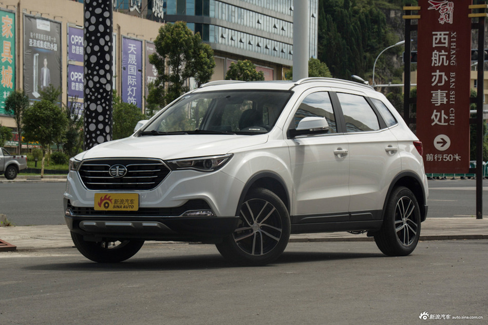 2018款奔腾X40网红版 1.6L自动豪华型