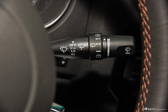 2016款北京BJ40L 2.0T手动四驱尊贵版 极夜黑