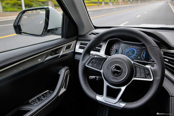 2017款大迈X7上进版 2.0T自动DCT黄山型7座