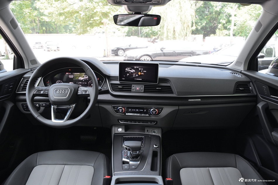 2018款奥迪Q5L 2.0T自动45 TFSI尊享风雅型