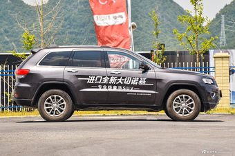 2016款大切诺基3.0TD自动柴油舒享导航版