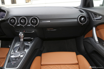 2017款奥迪TT Coupe 2.0T自动45TFSI quattro