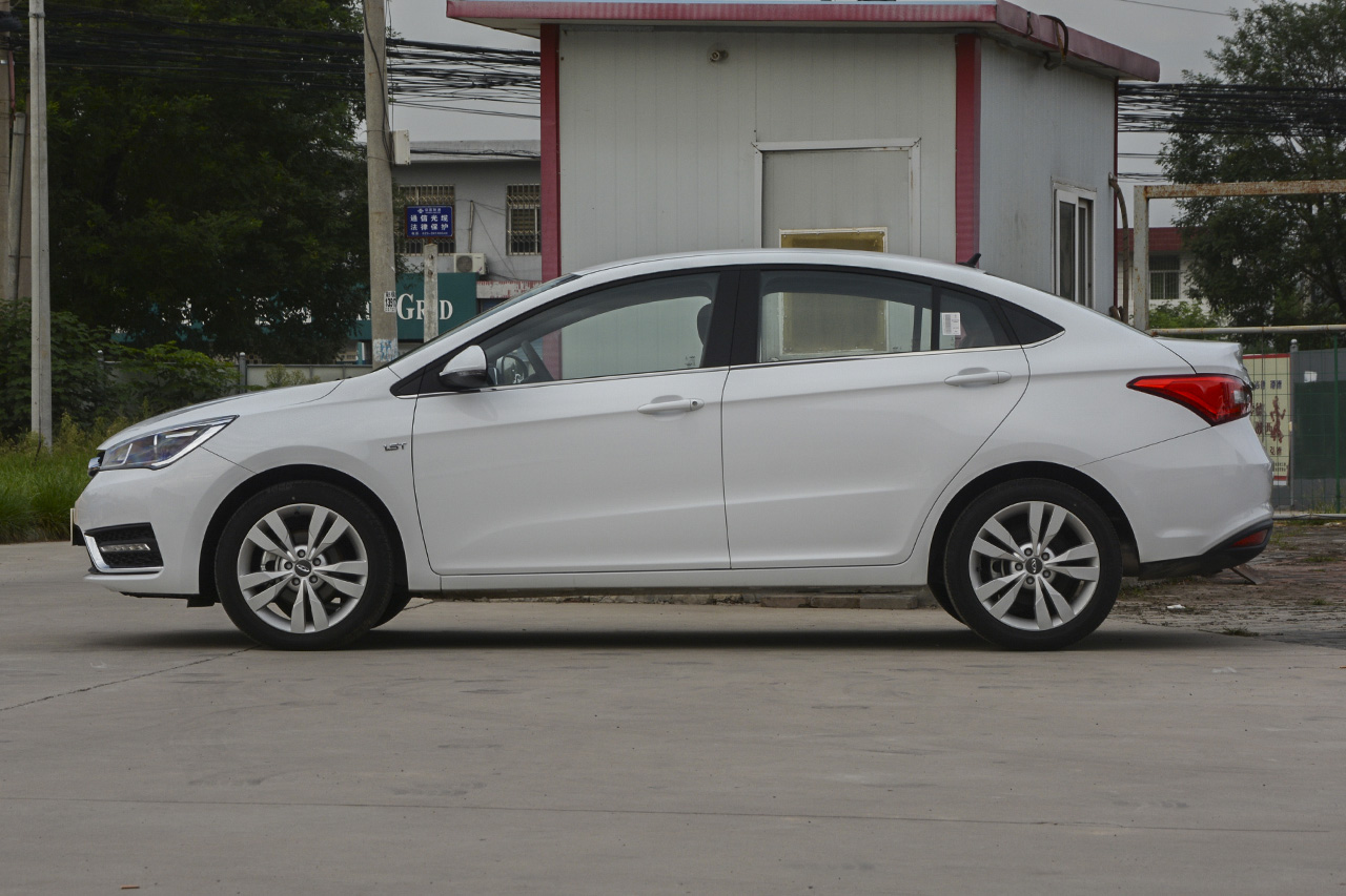 2017款艾瑞泽5 SPORT 1.5T手动时尚版