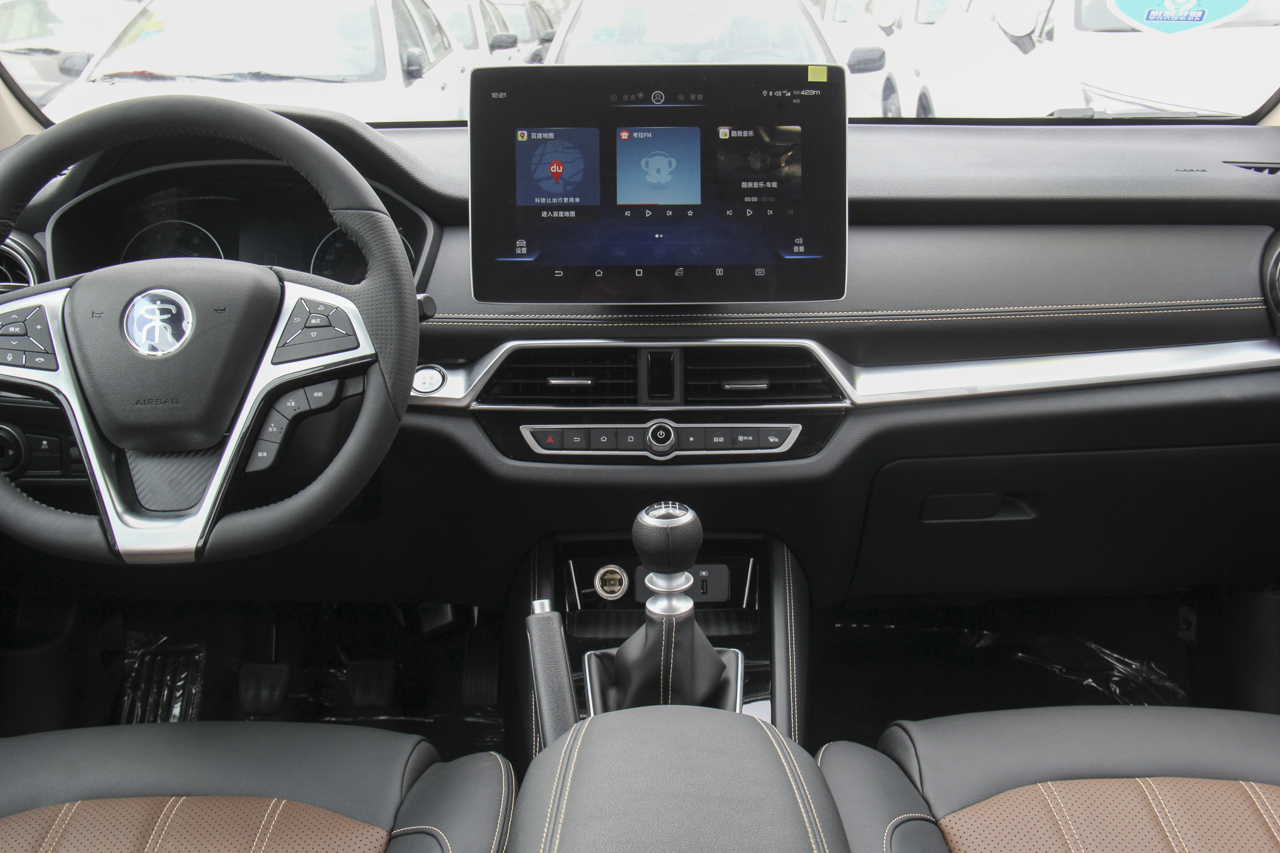 2019款比亚迪宋1.5TI手动智联越动型