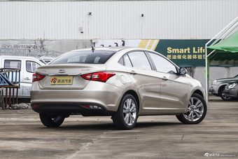 2016款艾瑞泽5 1.5L手动领锐版 秀色金