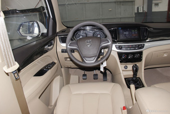 2016款宝骏730 1.5T手动舒适版 7座