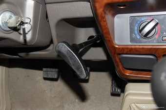 2011款D22皮卡 2.4L手动汽油两驱标准型