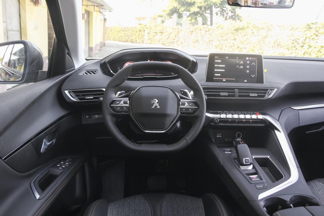 2017款标致4008 1.6T自动350THP精英版