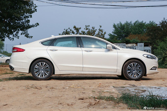 2018款蒙迪欧2.0T自动豪华型EcoBoost 200