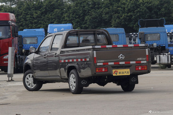 2016款神骐F30 1.5L手动舒适版长轴