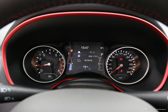 2017款指南者2.4L自动 200TS高性能四驱版