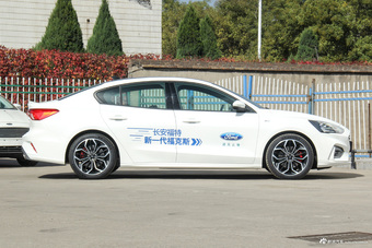 2019款福克斯三厢1.5T自动ST Line EcoBoost 180