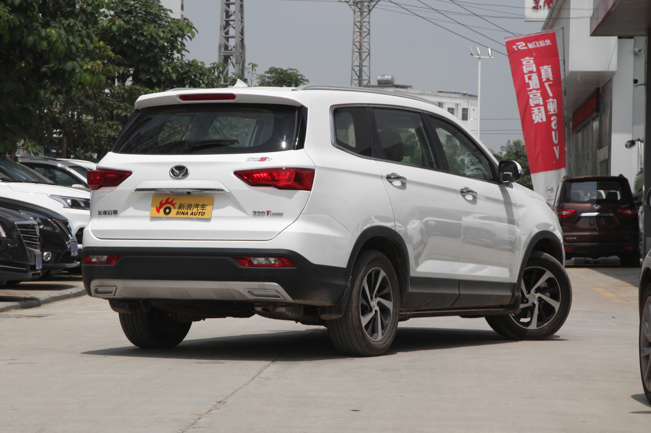 2018款北汽幻速S7 1.5T 自动尊享型