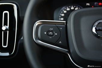 2019款沃尔沃XC40 2.0T四驱子夜亚马逊蓝T4