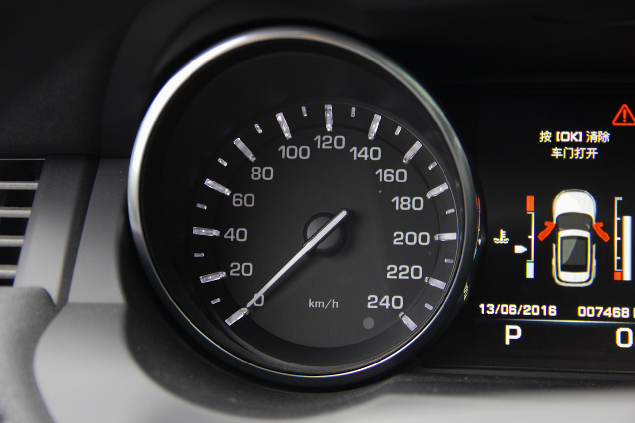 2015款揽胜极光2.0T自动锐动版