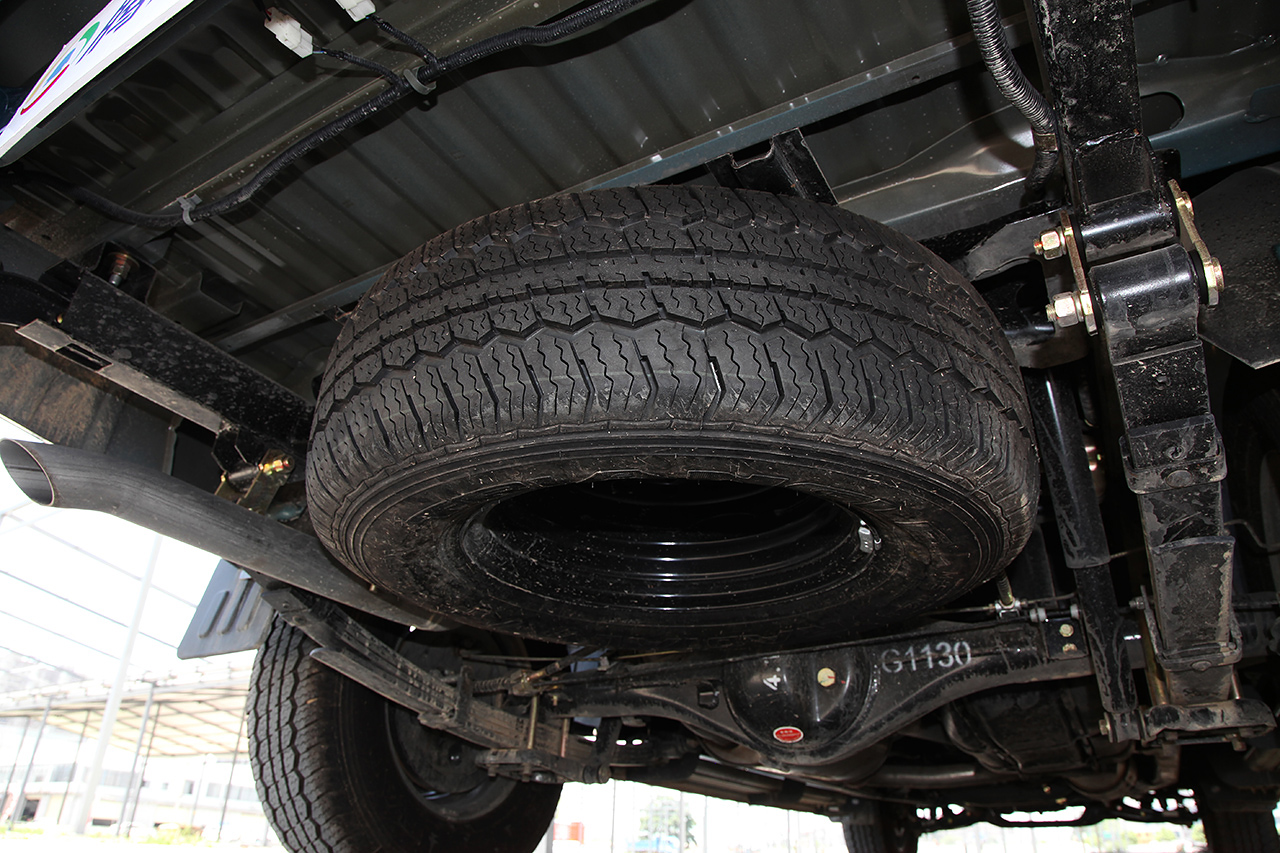 2017款小老虎2.8T手动柴油国V标准型中双排CA4D28C5-1B