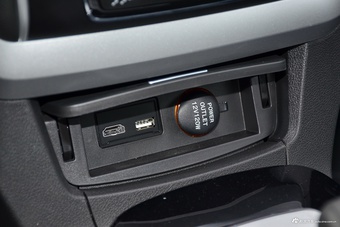 2016款吉利帝豪EV三厢精英型 白色