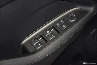 2016款起亚K3 1.6L自动GL 透明白