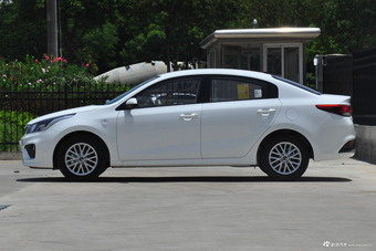 2017款起亚K2 1.4L手动GLS三厢