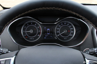 2017款宝骏560律动版1.8L iAMT尊享型