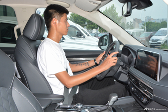 2017上汽大通D90 2.0T自动四驱北极星