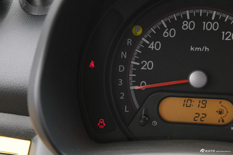 2016款奥拓1.0自动豪华型炫动版