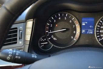 2019款英菲尼迪Q70L 2.0T自动豪华版