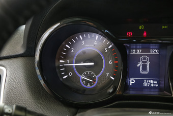 2016款驭胜S350 2.0T自动两驱汽油豪华版7座