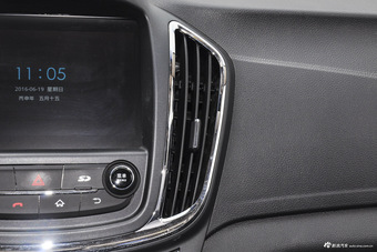 2016款宝骏560 1.8L AMT智能手动版豪华型 勃艮第红