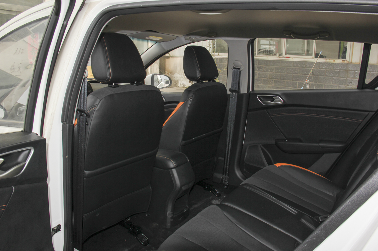 2017款宝骏310 1.5L手动舒适型