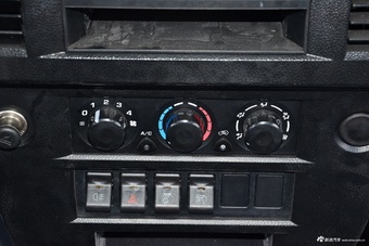 2016款战旗2.0L手动加长豪华型 三门版 国V