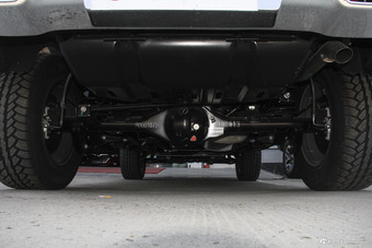 2018款北京BJ40 PLUS 2.3T自动四驱旗舰版