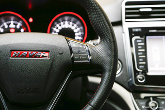 2015款哈弗H6运动版1.5T自动两驱尊享型