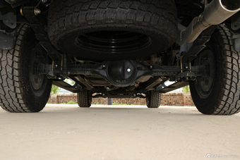 2017款黄海N3 2.5T手动四驱运动版JE4D25C