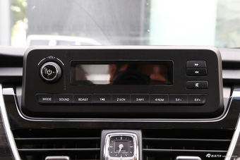 2017款宝骏560 1.5T 手动舒适型7座 