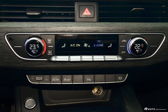 2018款奥迪A4L 2.0T自动30周年年型45 TFSI quattro个性运动版