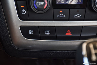 2016款揽福 2.4L手动汽油两驱精英版5座