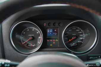 2016款北京BJ40L 2.0T手动四驱尊贵版 极夜黑