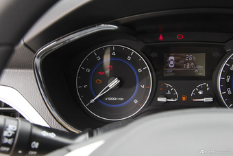 2016款悦翔V7 1.6L手动乐动型国IV