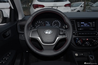 2016款现代悦纳 1.4L自动活力版SPORT
