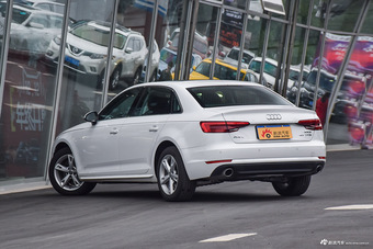 2017款奥迪A4L 2.0T自动40TFSI时尚型