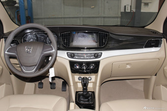 2016款宝骏730 1.5T手动舒适版 7座