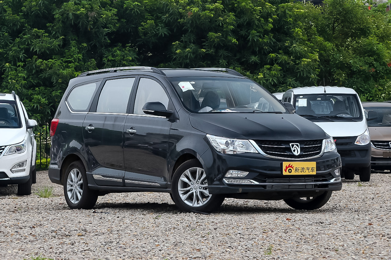 2016款宝骏730 1.5T手动豪华版 7座