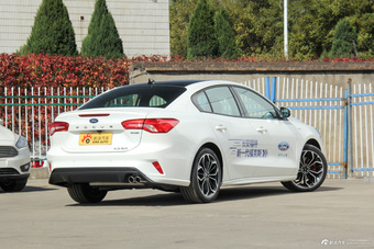 2019款福克斯三厢1.5T自动ST Line EcoBoost 180