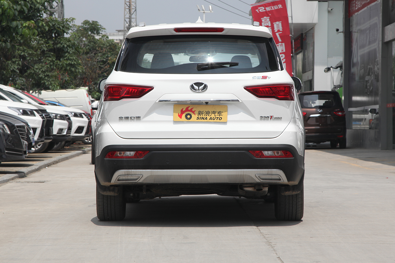 2018款北汽幻速S7 1.5T 自动尊享型