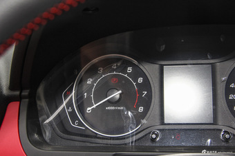 2016款昌河Q25 1.5L手动乐趣版 炫酷白